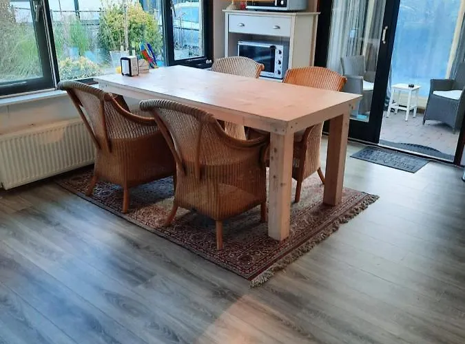 M & J База отдыха *