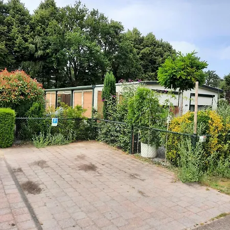 Üdülőpark M & J Heel